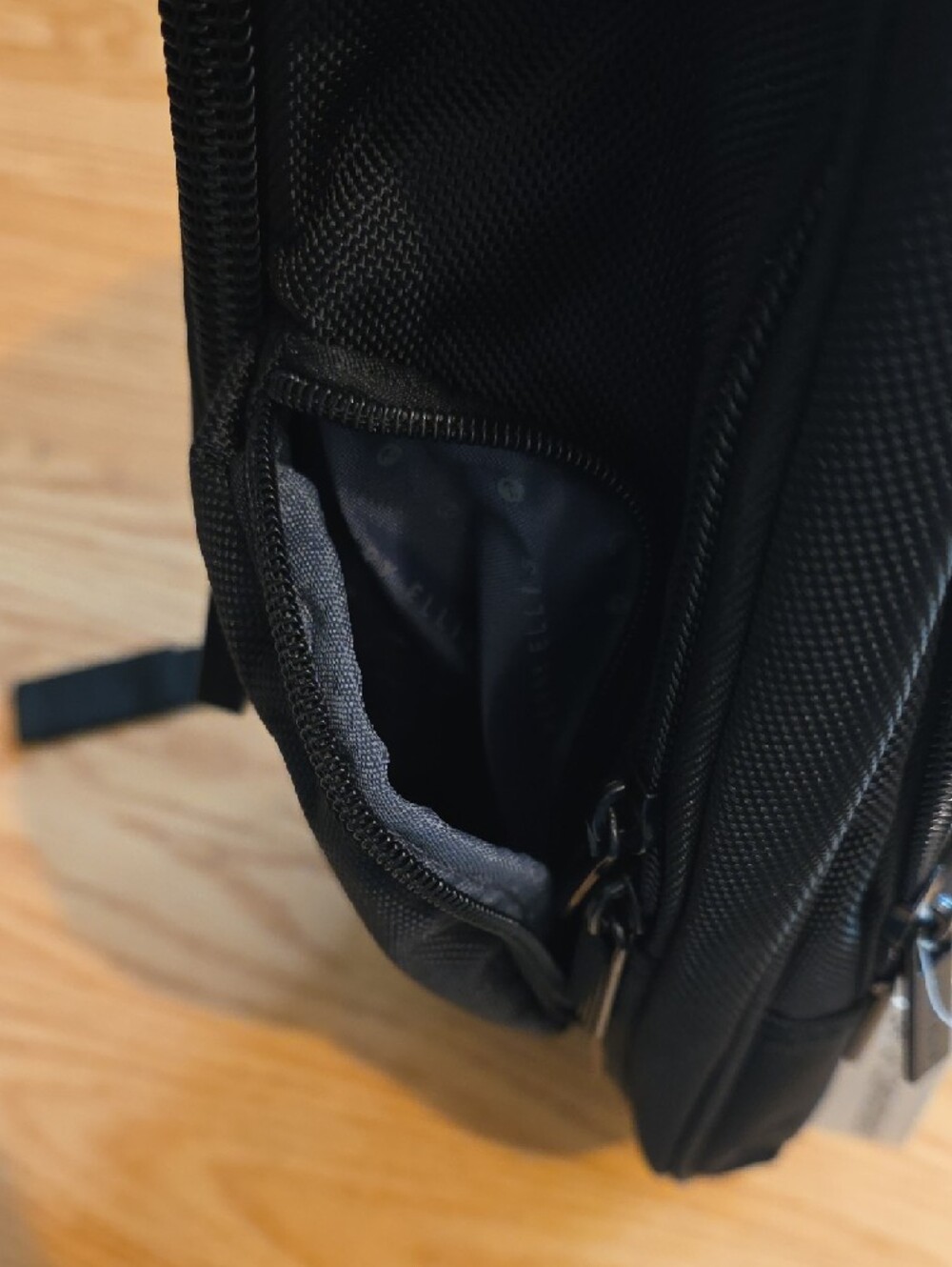 Perry Ellis Portfolio Black Backpack - Picture 7 of 11